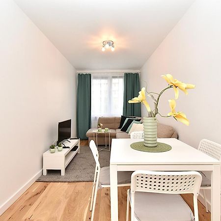 Rental Apartment Obrzezna ワルシャワ エクステリア 写真